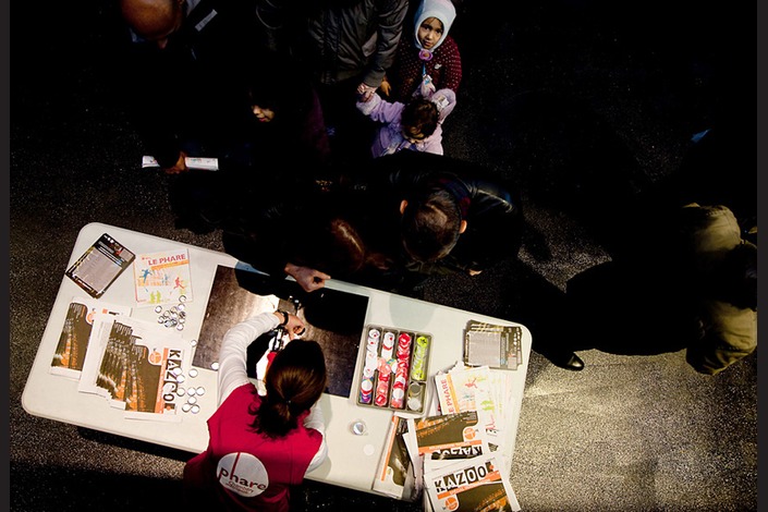 Reportage photo sur les festivités se déroulant dans le Bercy local de la région chambérienne. Le travail est un peu à la course, il faut être partout et ailleurs… photographier, mettre en ligne les images, recharger les accus… mais les conditions réellement plaisantes. <br><br>Des éclairages à apprivoiser, la concentration à son comble, le complexe est grand et les pieds s’en souviennent encore ! Malgré les fétiches Converses increvables... <br><br>Mais l’ambiance est au rdv. De belles rencontres, de beaux moments photographiques, du plaisir à l’état pur. Waouh…