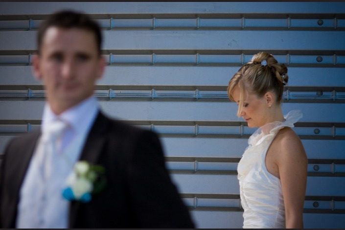 Voilà des années que le mariage rythme ma pratique photographique. <br>Chacun est unique, inoubliable. Des sourires, des larmes, de la joie et tellement d’Amour. <br><br>
C’est un moment privilégié que d’être photographe de mariage. L’intime se dévoile sous nos yeux. Une complicité étrangère et connue à la fois… un partage tellement fort. <br><br>Et la photographie qui restera la mémoire de ce jour unique.